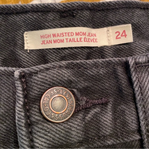 Levi’s jeans high waisted mom jean 25/28 distressed 100% cotton - Picture 10 of 16